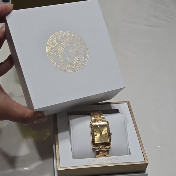 Versace Gold Luxury Watch with Rectangular Face - Picture 6 of 9